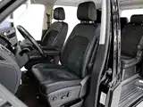 Photo 6 - Volkswagen Multivan
