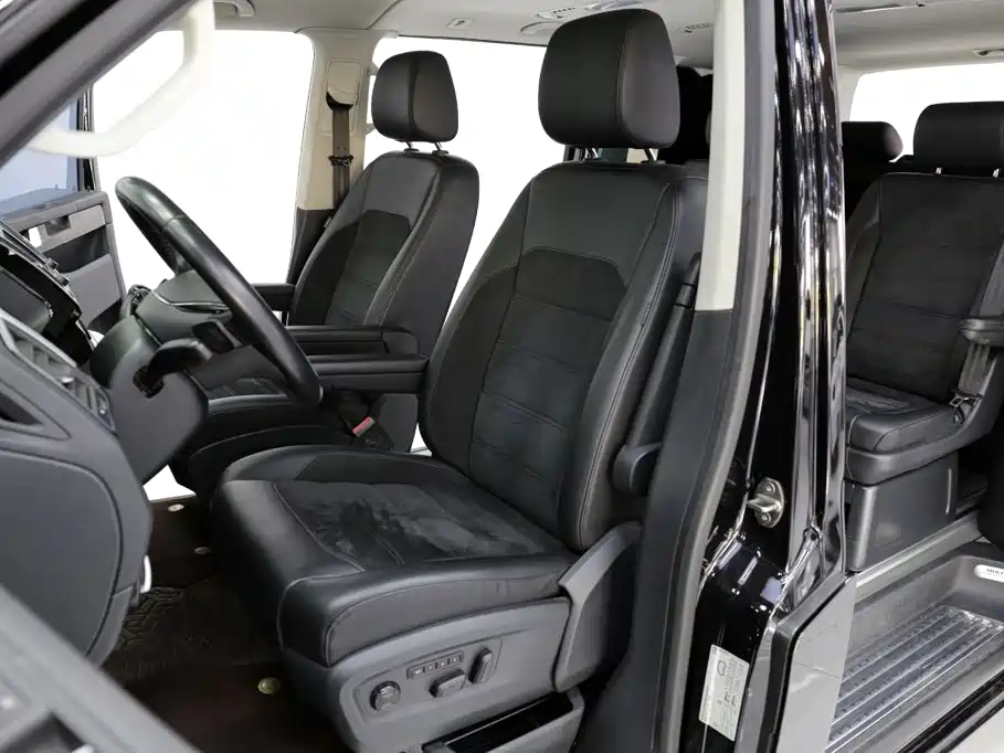 Photo 6 - Volkswagen Multivan
