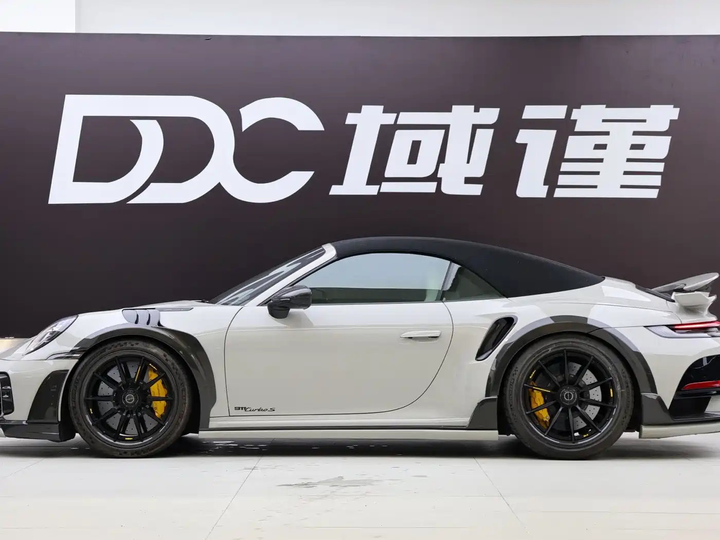 Porsche 911 2023 Turbo S Cabriolet 3.7T фото 4