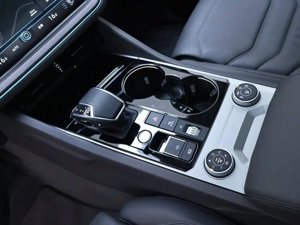 Volkswagen Touareg 2024 2023 3.0TSI R-Line Volcano Rock Paint Sport