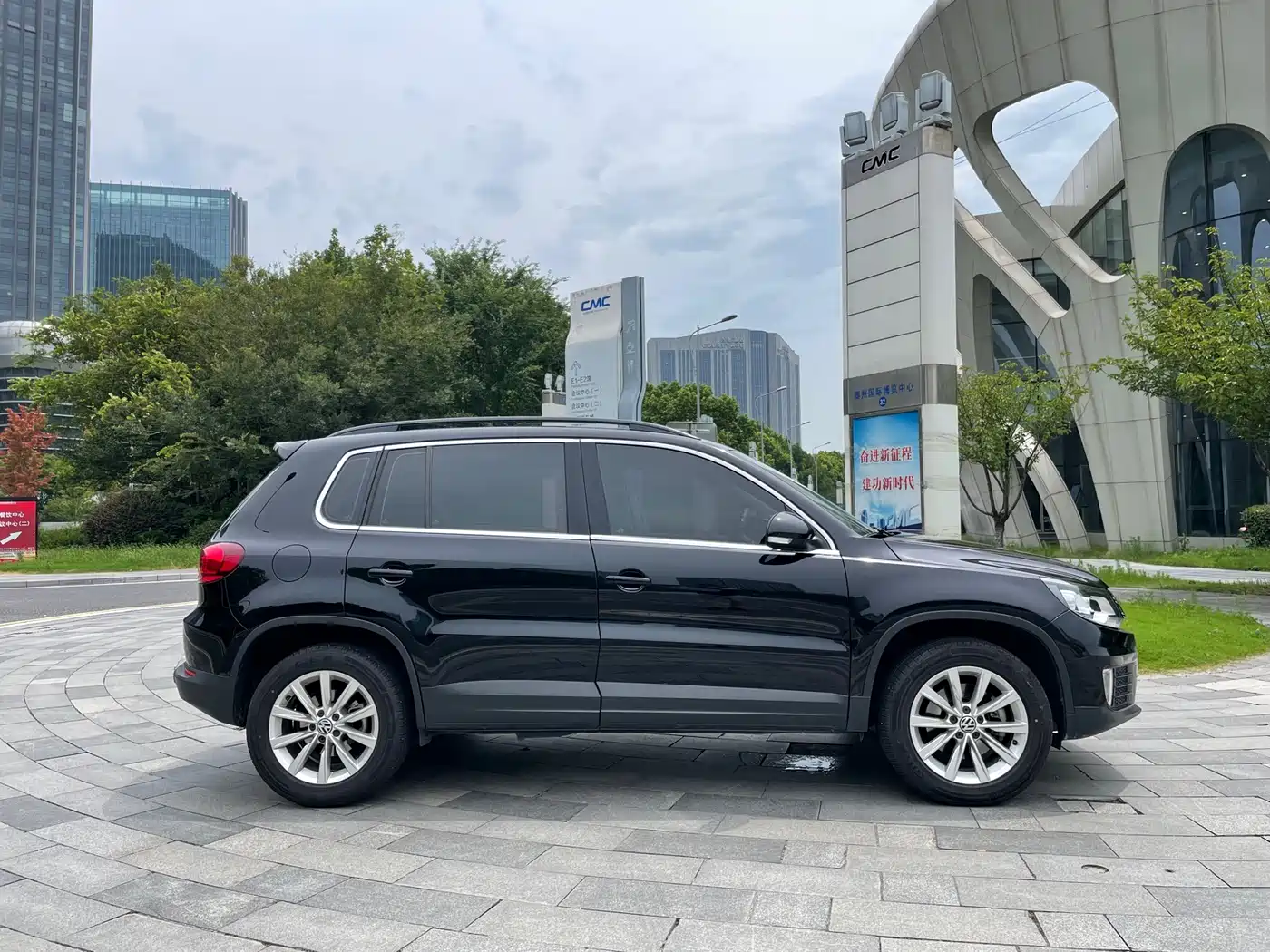 Volkswagen Tiguan 2017 300TSI Automatic 2WD Silk Road Fashion Edition фото 4