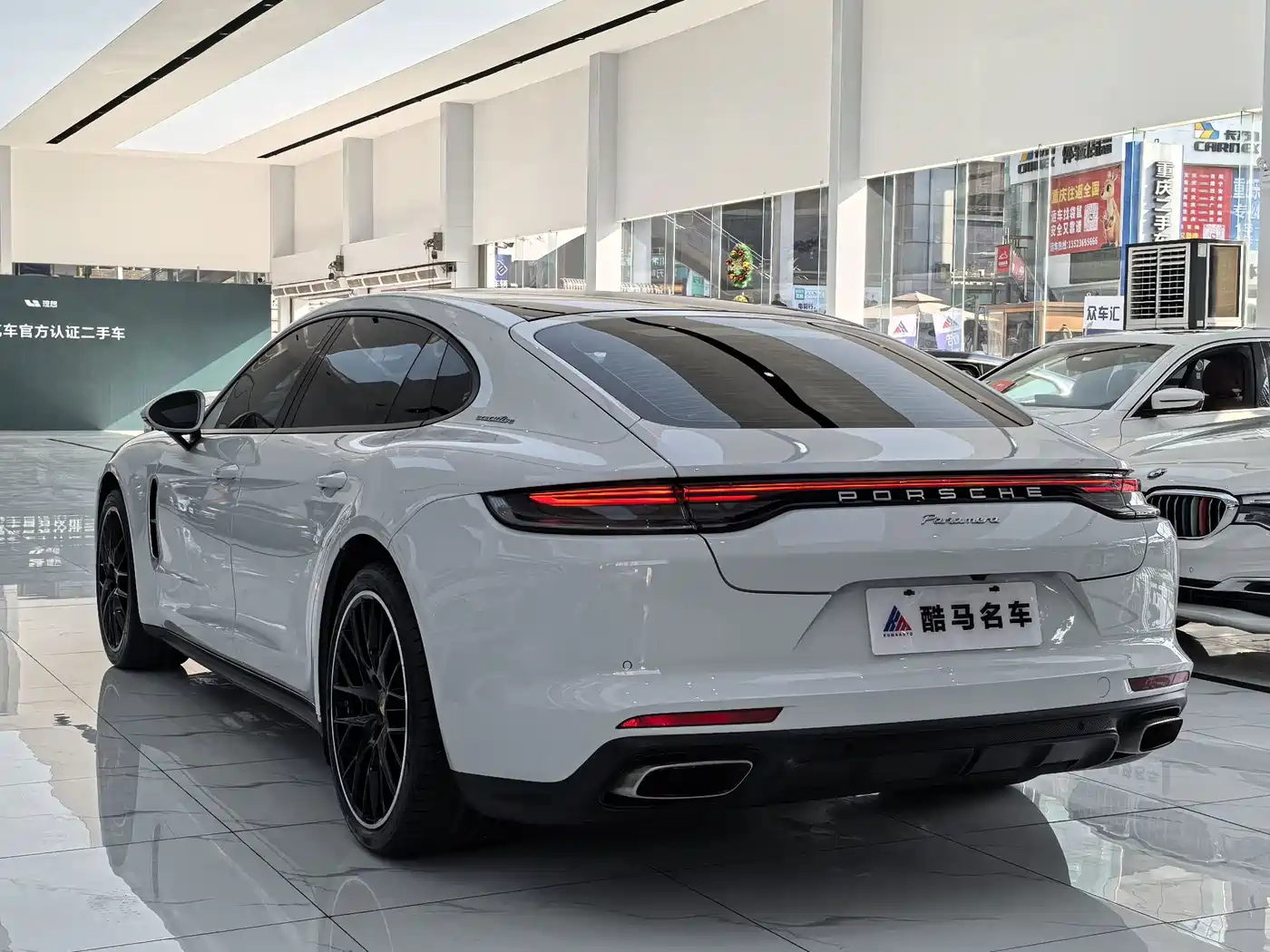 Фото 14 - Porsche Panamera