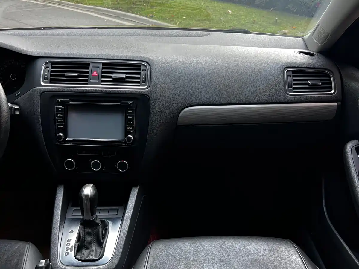 Volkswagen Sagitar 2014 Facelift 1.6L Automatic Comfort фото 8