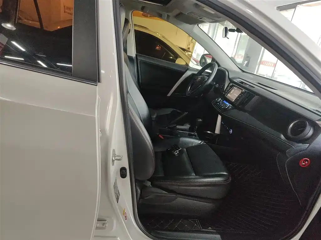 Toyota RAV4 Rongfang 2016 2.0L CVT 2WD Comfort (China V) фото 25