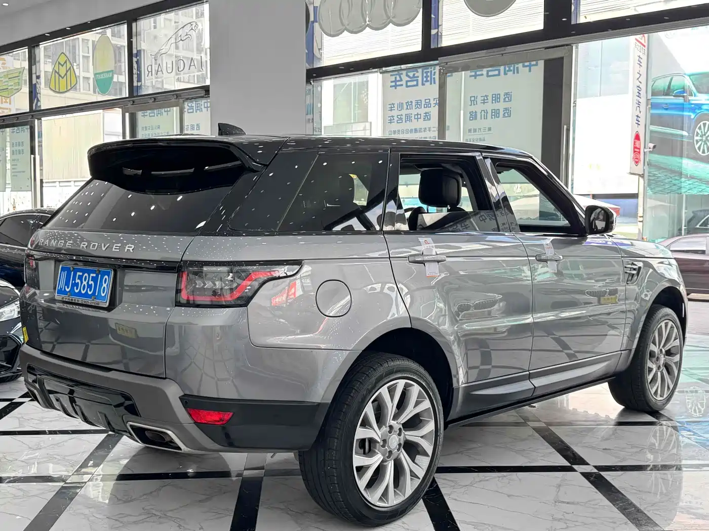 Land Rover Range Rover Sport 2020 3.0 L6 SE фото 14