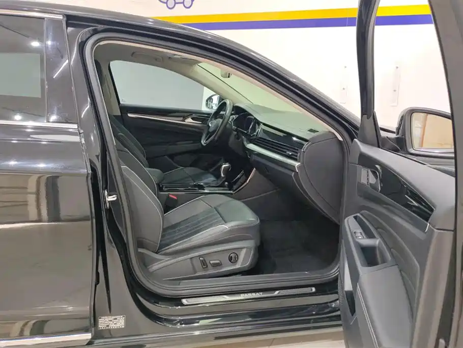 Volkswagen Passat 2022 330TSI Starlight Elite Edition фото 8