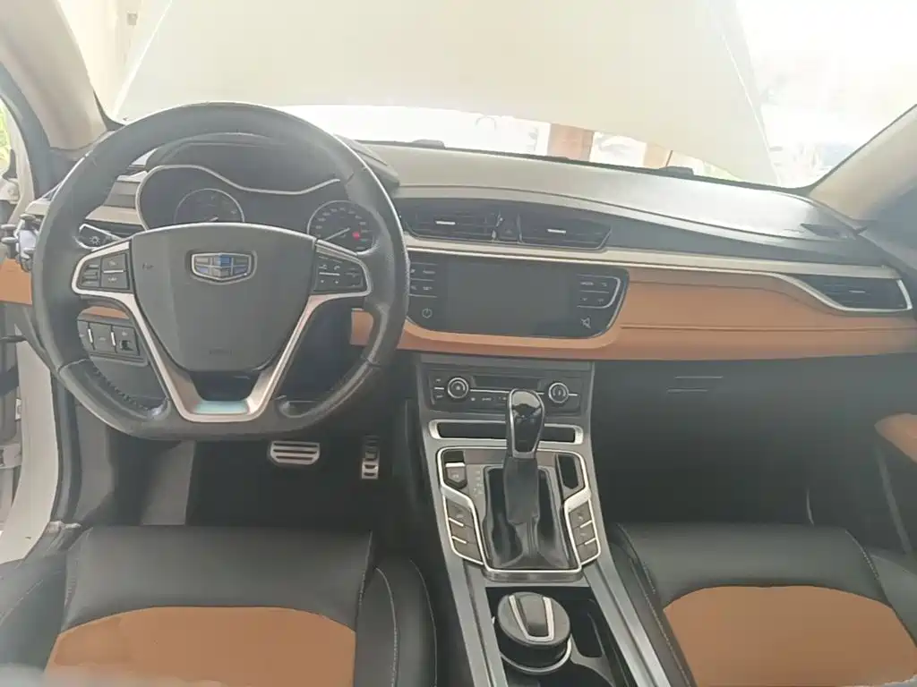 Фото 10 - Geely Vision S1