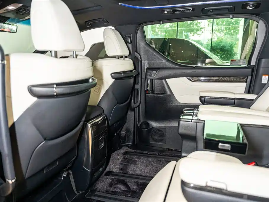 Lexus LM 2020 300h Seven-Seater Elegance Edition фото 13