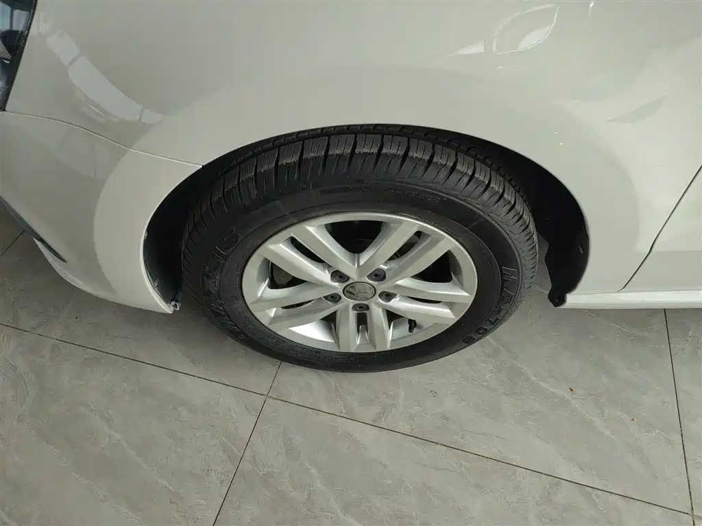 Volkswagen Polo 2016 1.4L Automatic Trend фото 23