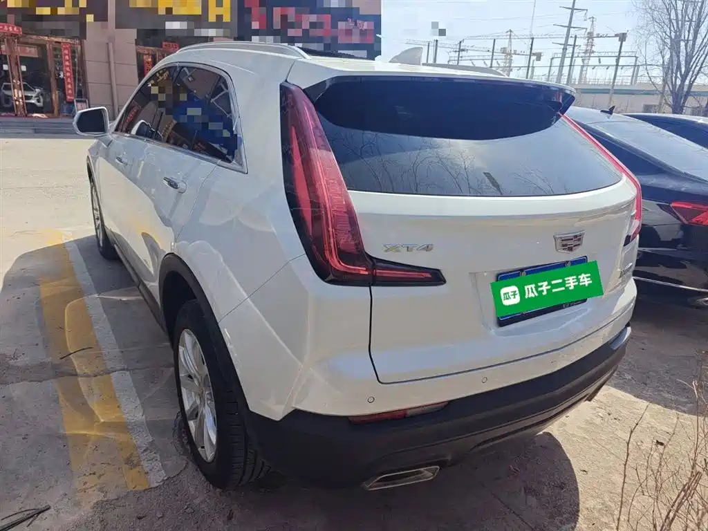 CADILLAC XT4