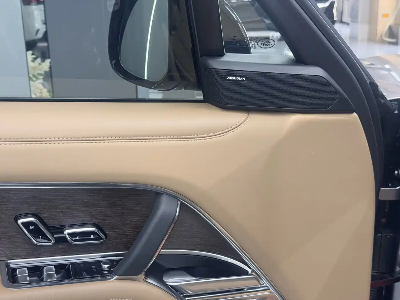 Land Rover Range Rover 2023 3.0 L6 360PS Golden Age Edition фото 22