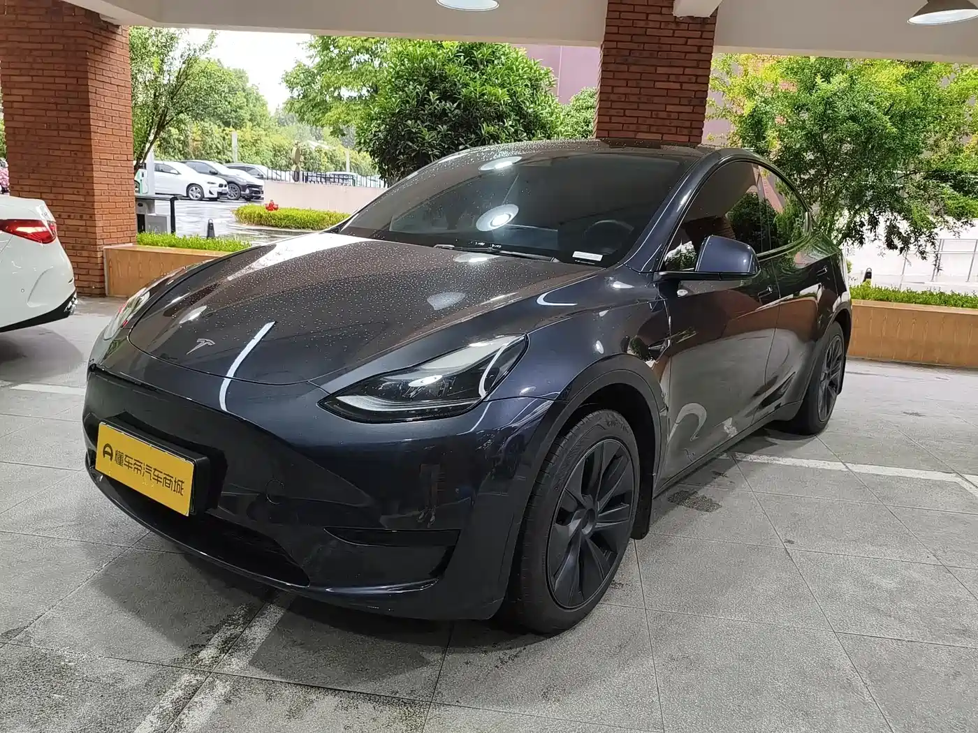 Tesla Model Y 2024