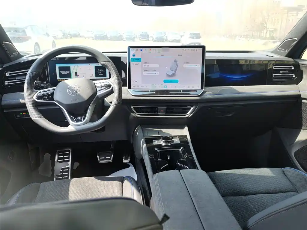 Volkswagen Tiguan L 2024 PRO 380TSI 4WD R-Line Premium Edition фото 10