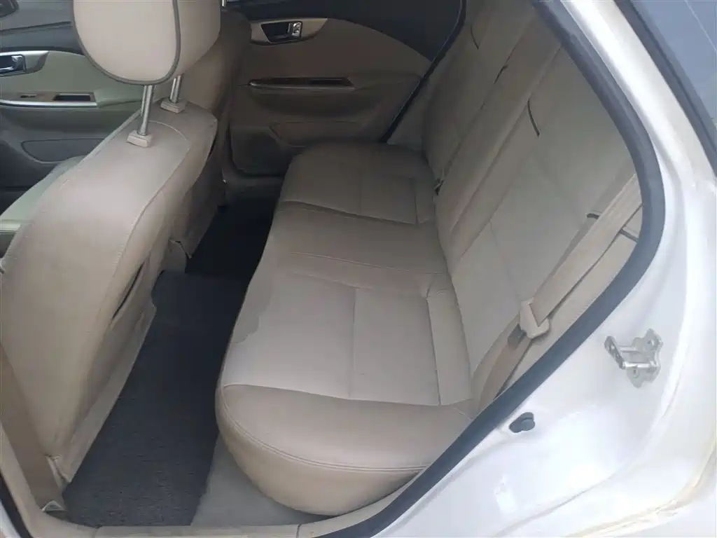 Buick Excelle 2015 1.5L Automatic Classic фото 17