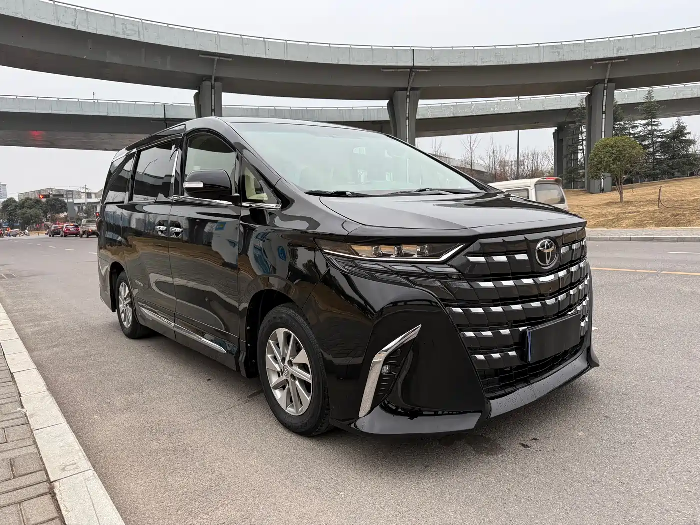 Toyota Alphard 2012 3.5L Luxury Edition фото 3