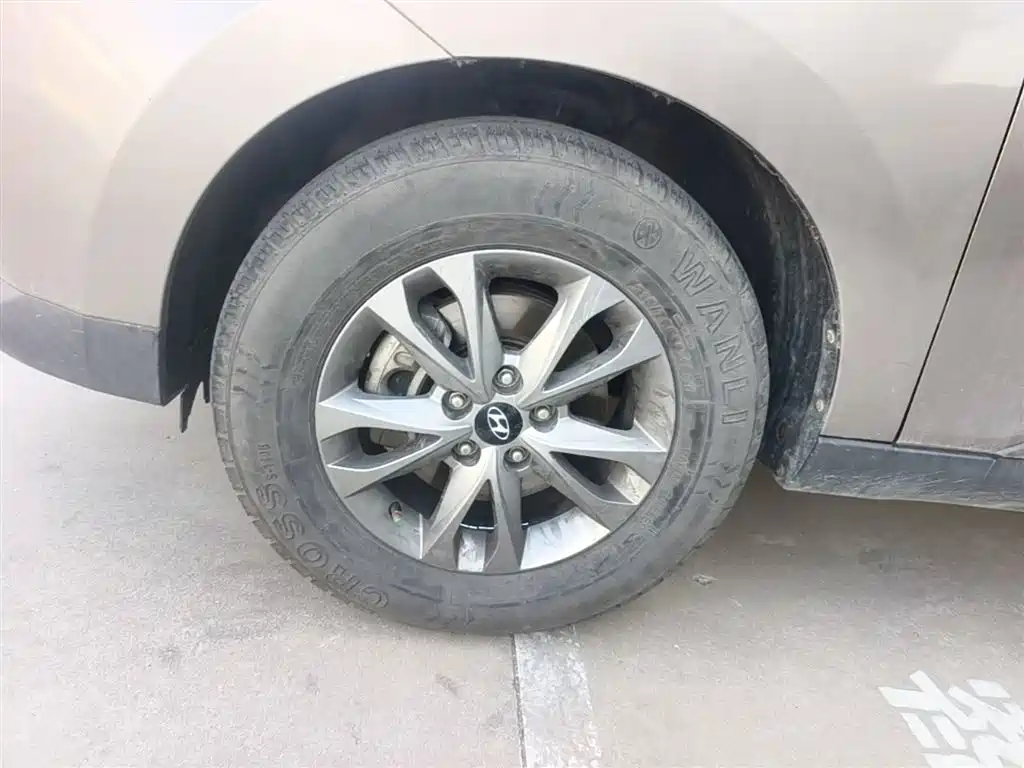Hyundai Beijing Hyundai ix35 2013 2.0L Automatic 2WD Comfort GL China IV фото 23