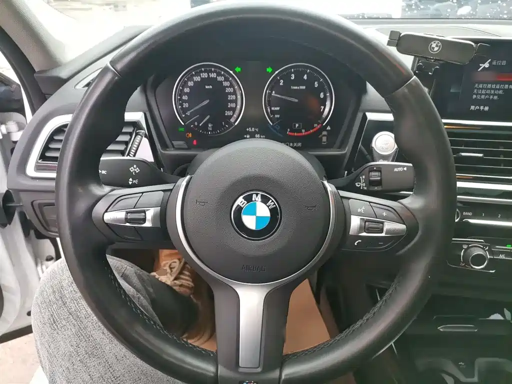 BMW 1-SERIES