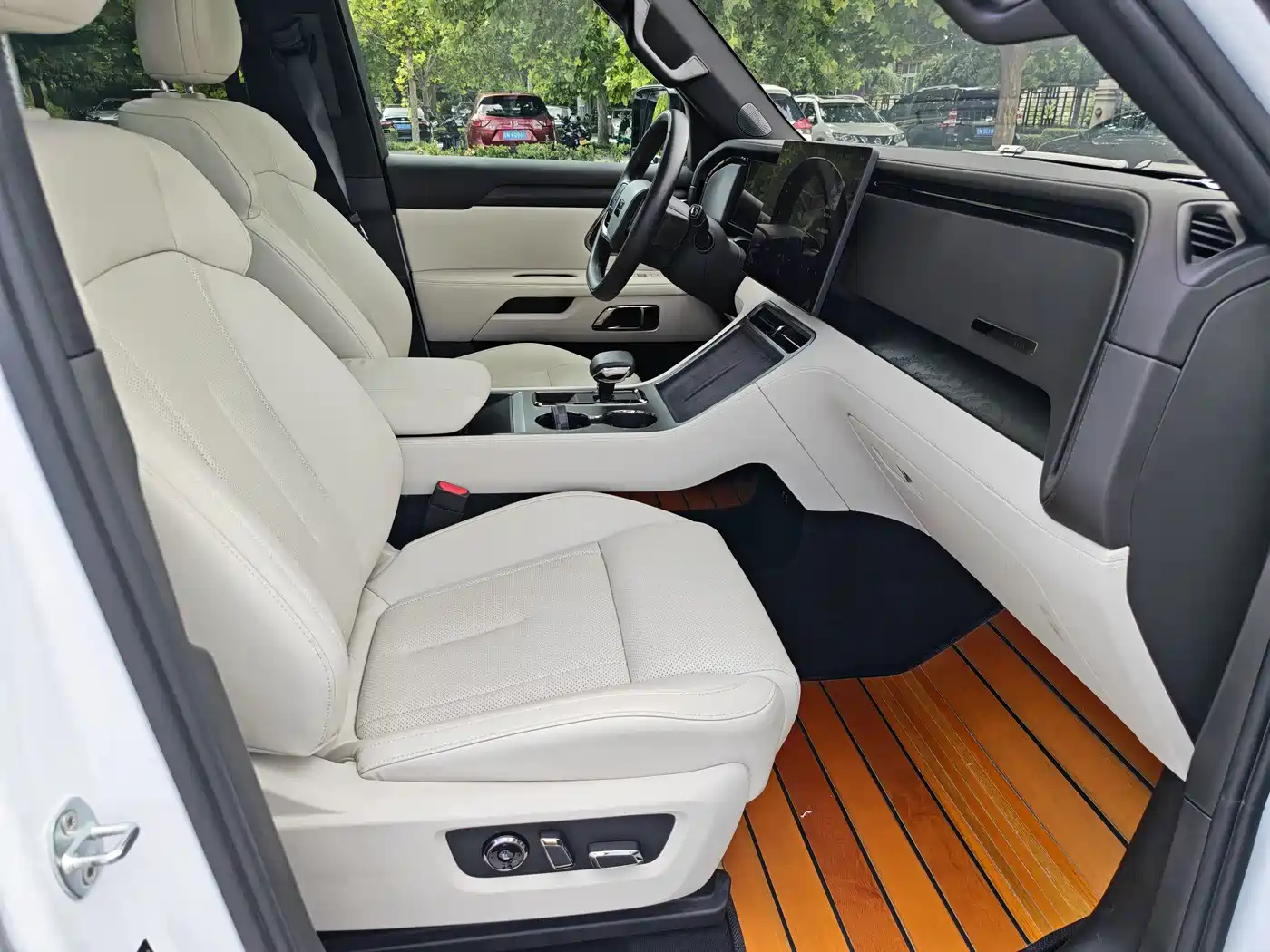 ROX Jishi Extreme Stone 01 2023 2023 Premium 6-Seater Edition
