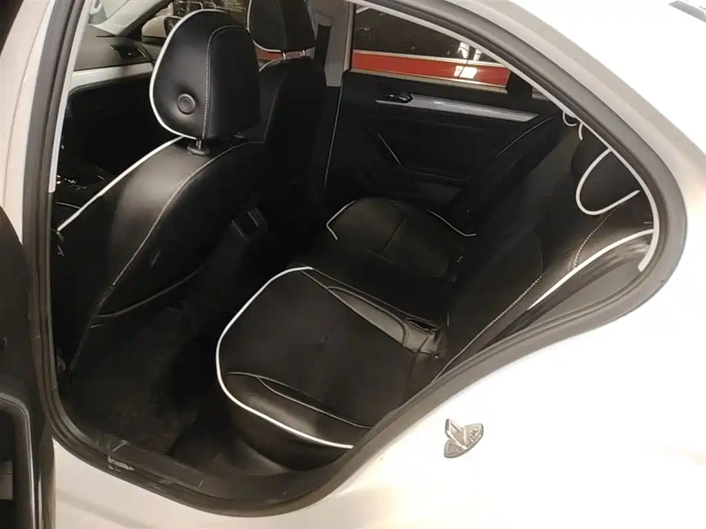 Volkswagen Lamando 2017 230TSI DSG Trend Edition фото 17