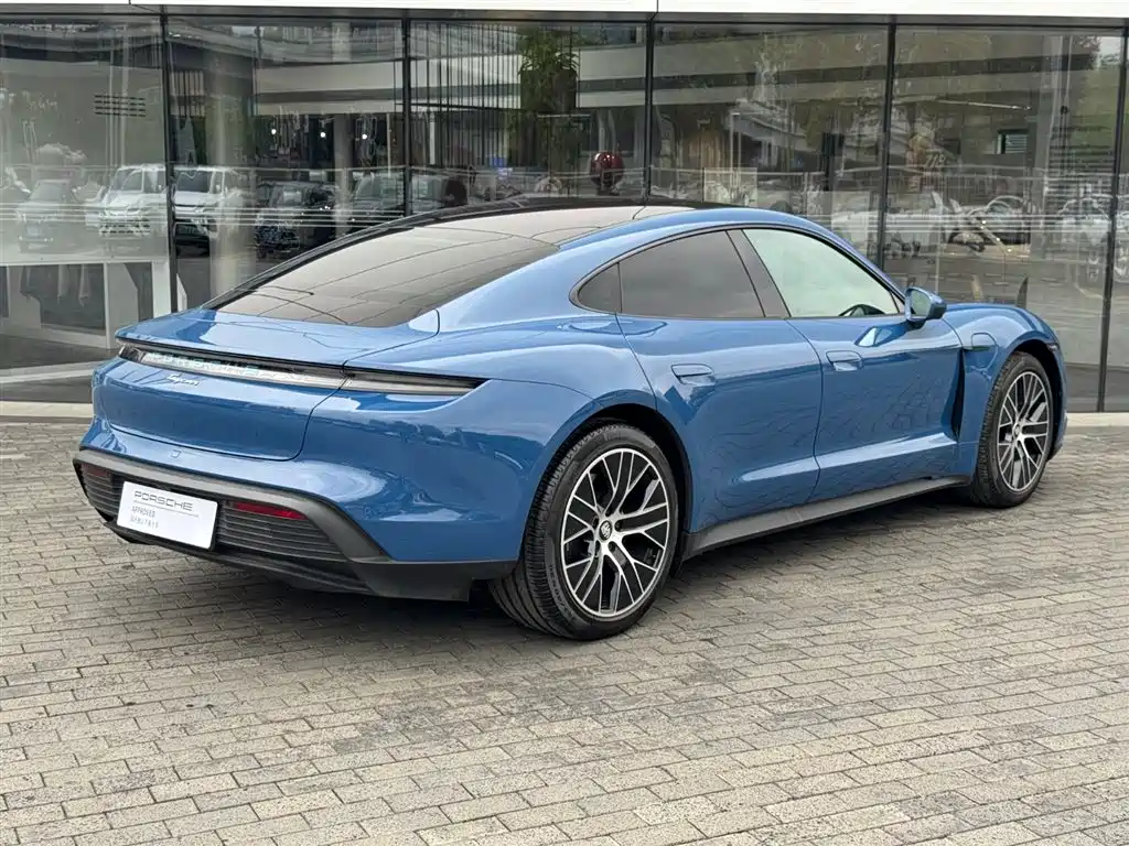 PORSCHE TAYCAN