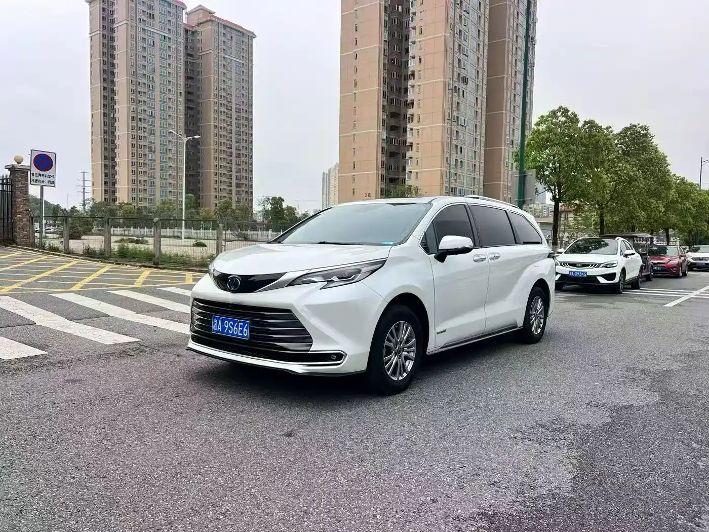 Фото 1 - Toyota Sienna