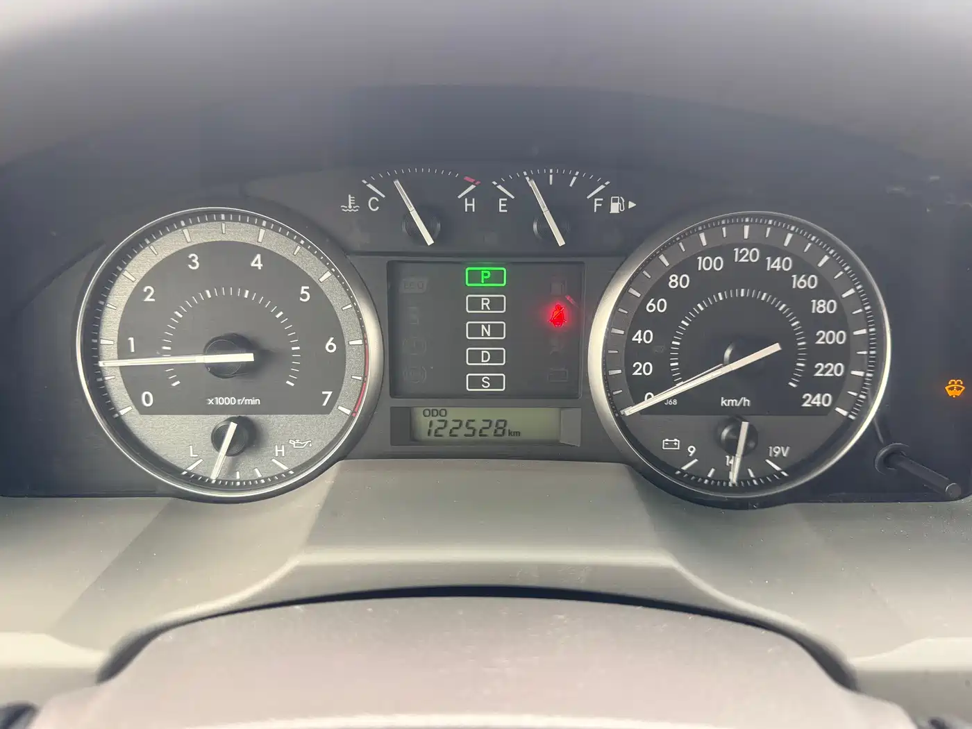 Toyota Land Cruiser (Import) 2015 4.6L V8 Middle East Limited Edition фото 9