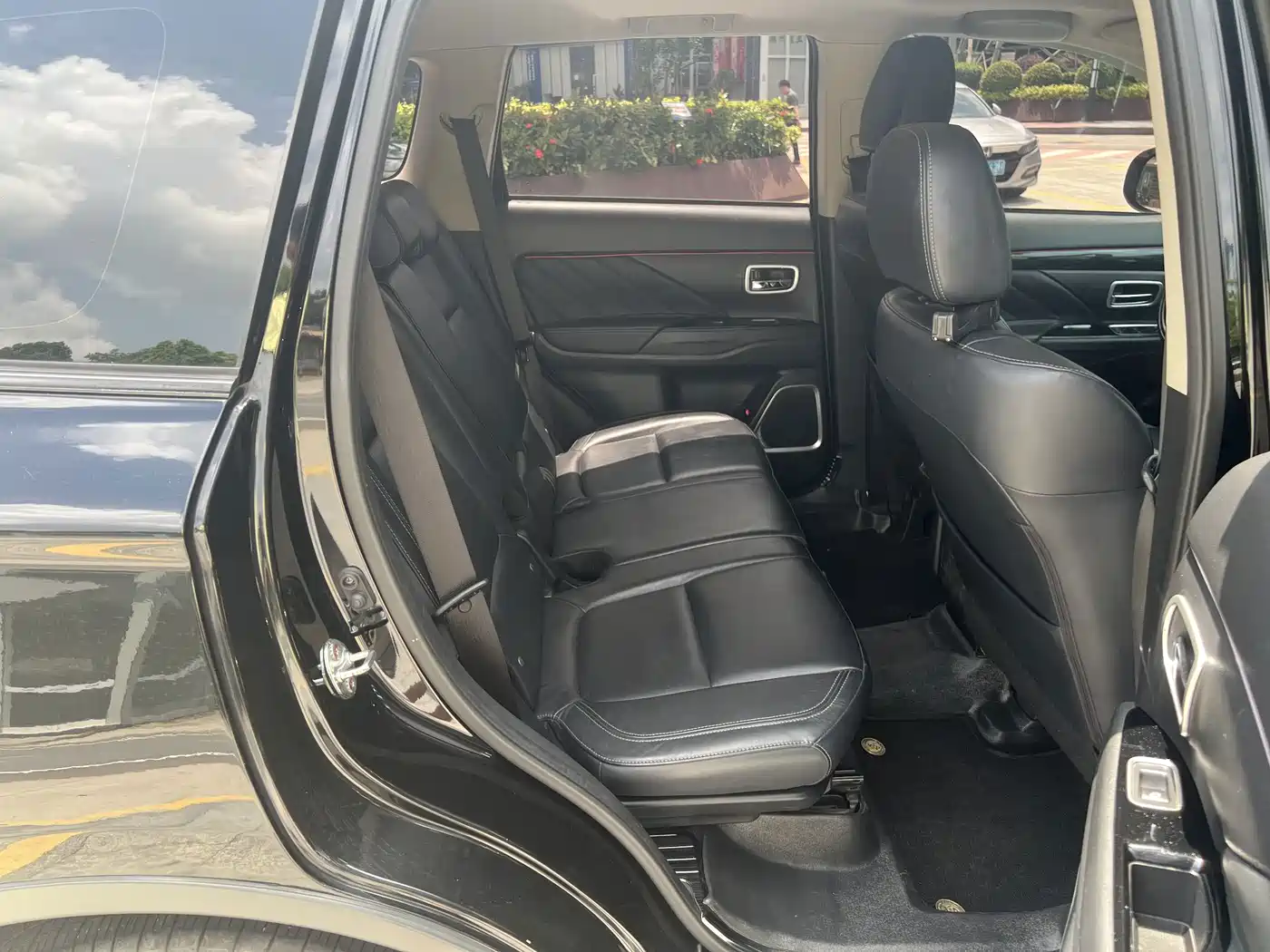 Фото 9 - Mitsubishi Outlander