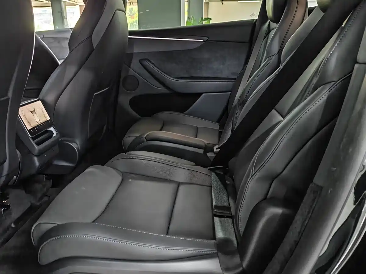 Tesla Model Y L 2026 2025 Facelift Long Range AWD