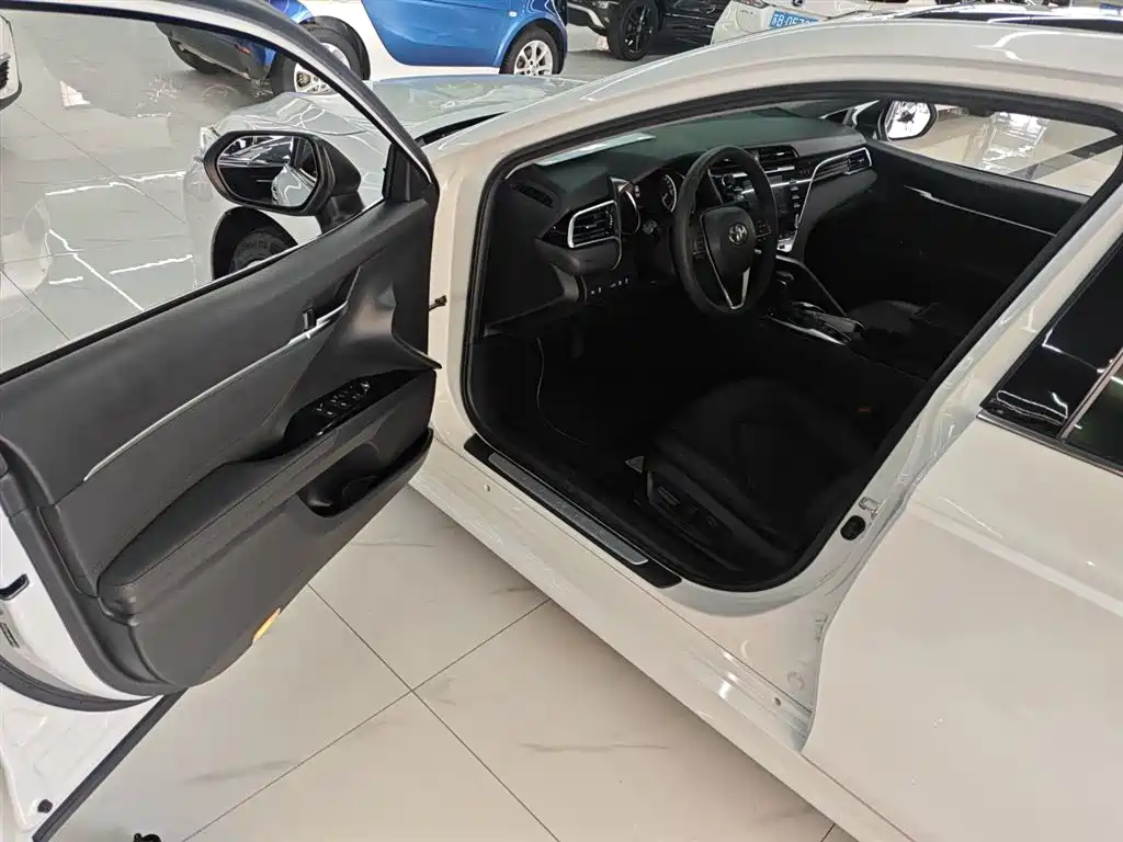 Toyota Camry 2018 2.5G Luxury Edition фото 16