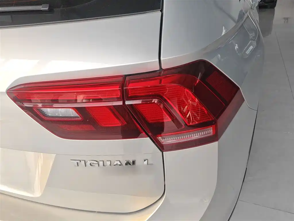 Volkswagen Tiguan L 2017 330TSI Automatic 2WD Trend Edition фото 24