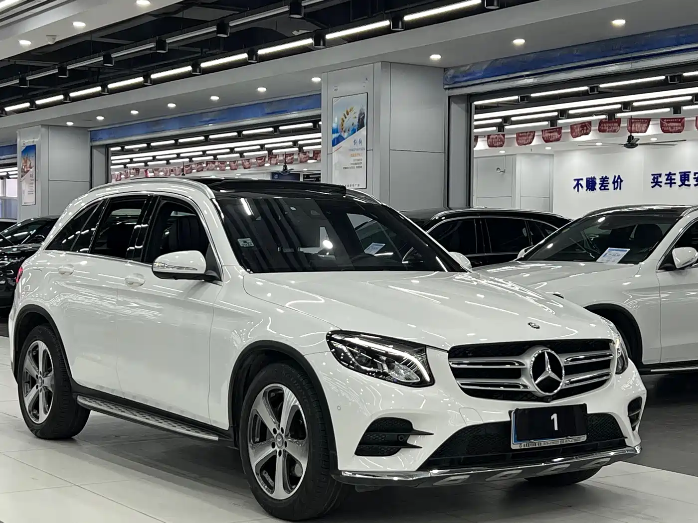 Mercedes-Benz GLC 2017 GLC 260 4MATIC Luxury фото 3