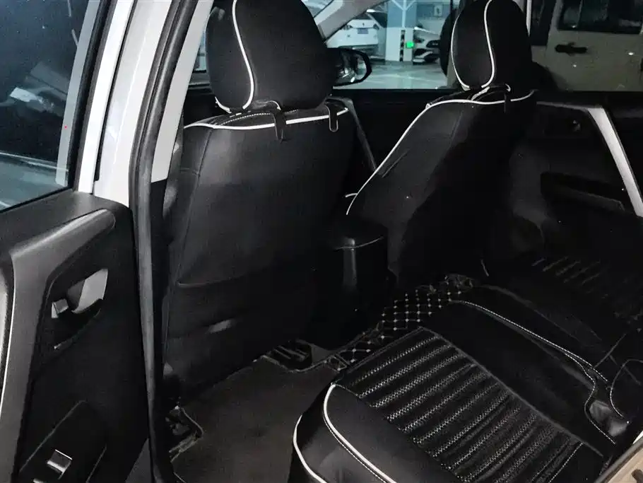 Toyota RAV4 Rongfang 2016 2.0L CVT 2WD Trend (China V) фото 11