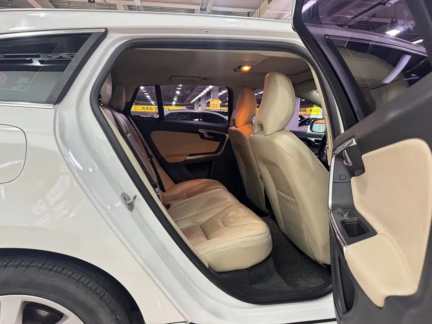Volvo V60 2013 2014 T5 Zhiyi Edition