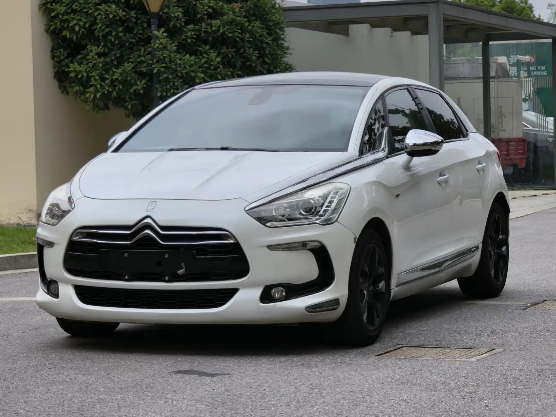 Фото 1 - DS 5