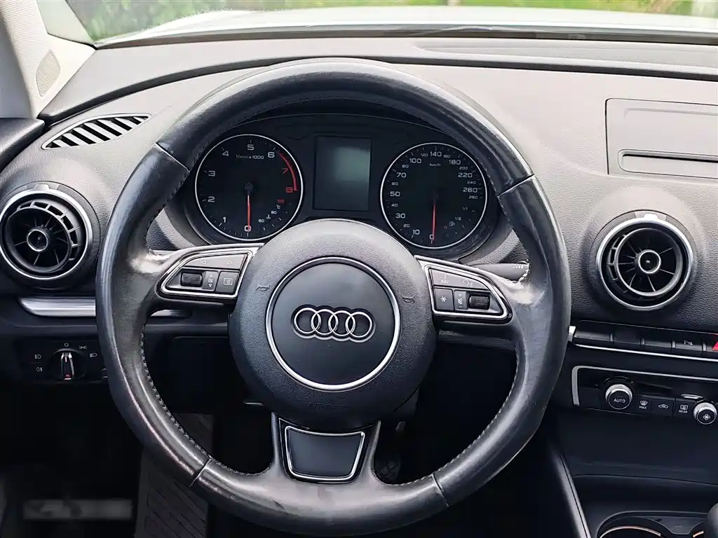 Audi A3 2014 Sportback 35 TFSI Automatic Comfort фото 18