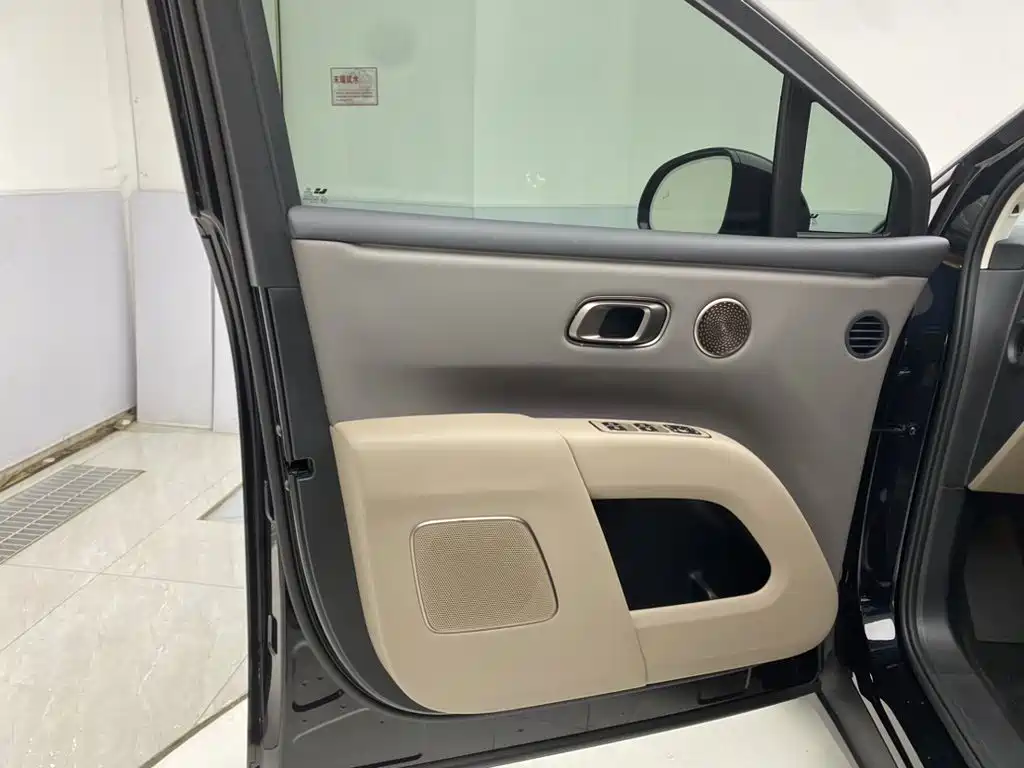 Li Auto Li i8 2026 2025 Standard Edition
