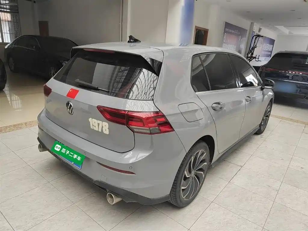 VOLKSWAGEN GOLF