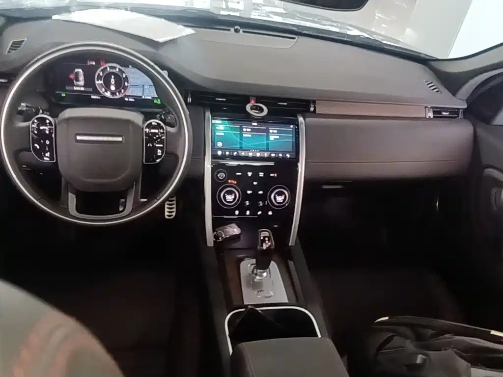 Фото 10 - Land Rover Discovery Sport