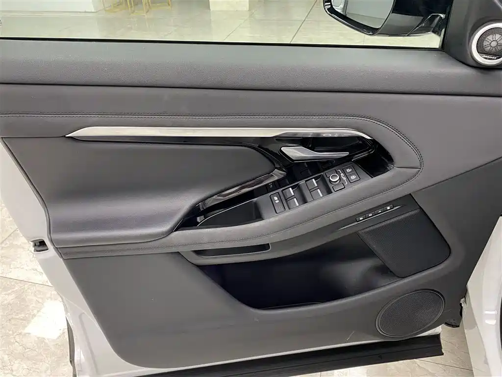 Land Rover Range Rover Evoque 2022 Range Rover Evoque L 249PS R-Dynamic Luxury Edition фото 9