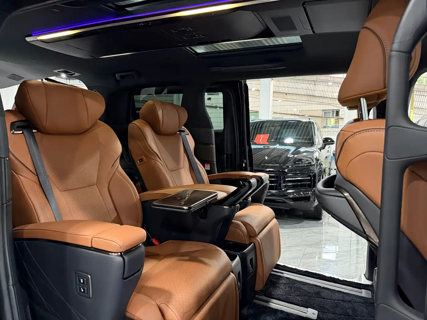 Toyota Alphard 2024 Hybrid 2.5L Ultimate Enjoyment Edition фото 6