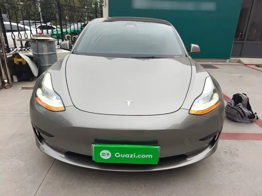 Фото 3 - Tesla Model 3