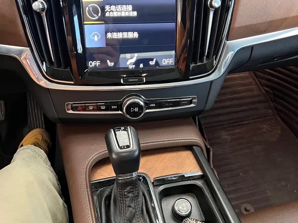 Фото 13 - Volvo S90