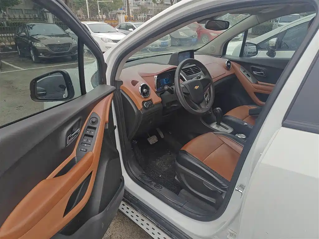 Chevrolet Trax 2016 1.4T Automatic 2WD Comfort Sunroof Edition фото 16