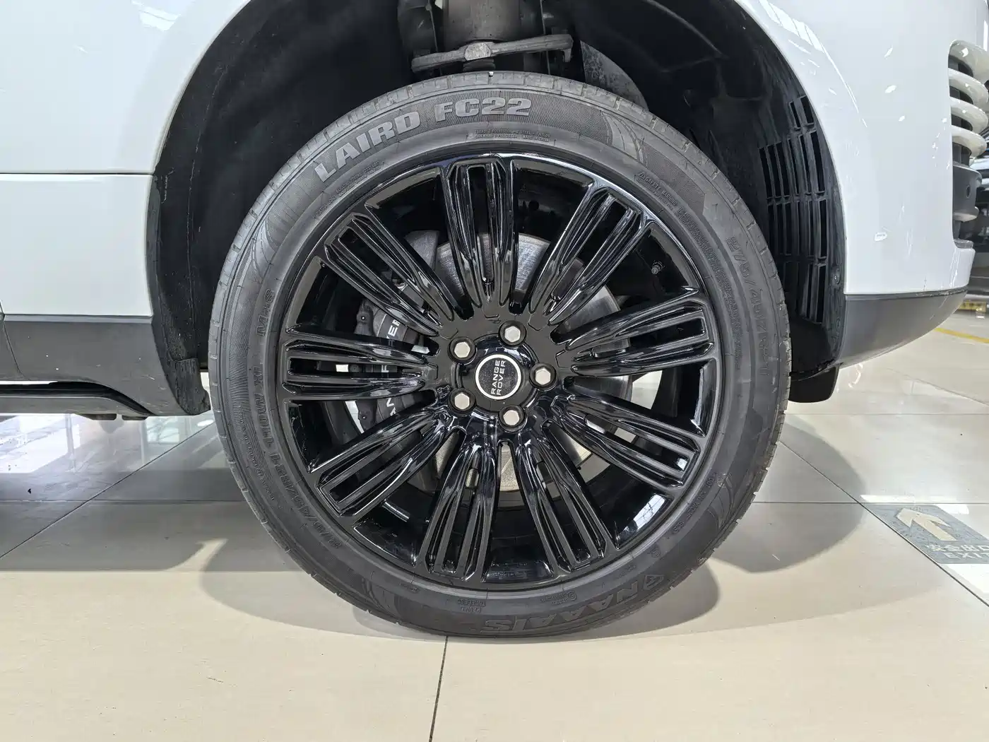 Land Rover Range Rover 2019 3.0 SC V6 Heritage Extended Edition фото 4