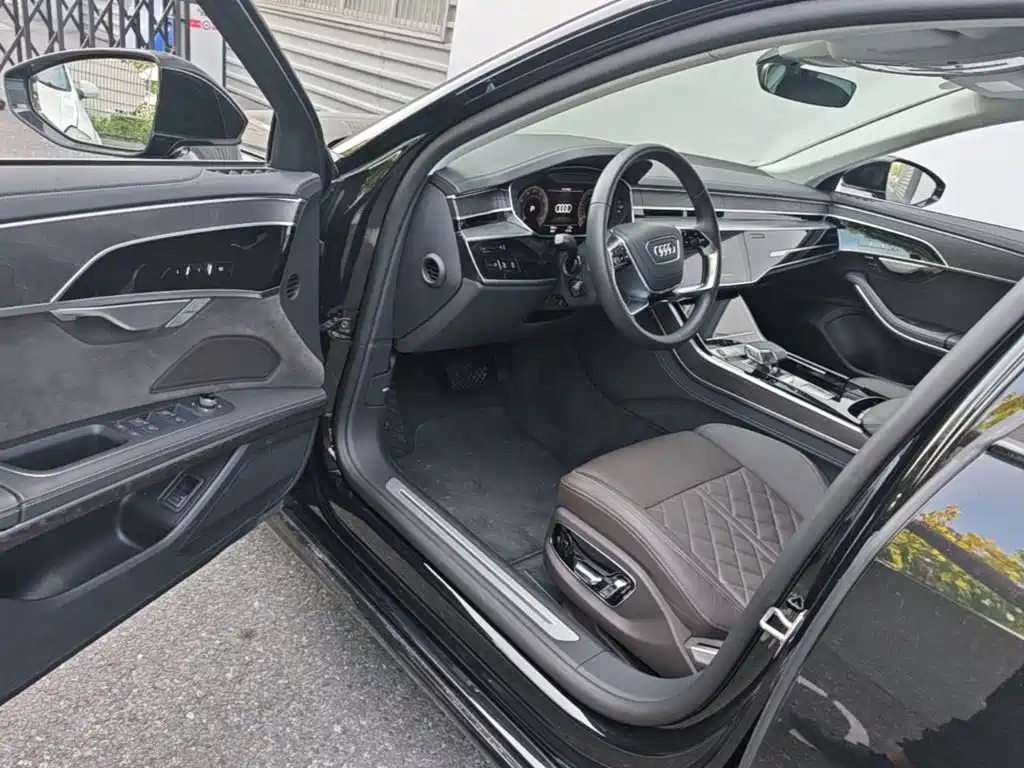 Фото 16 - Audi A8