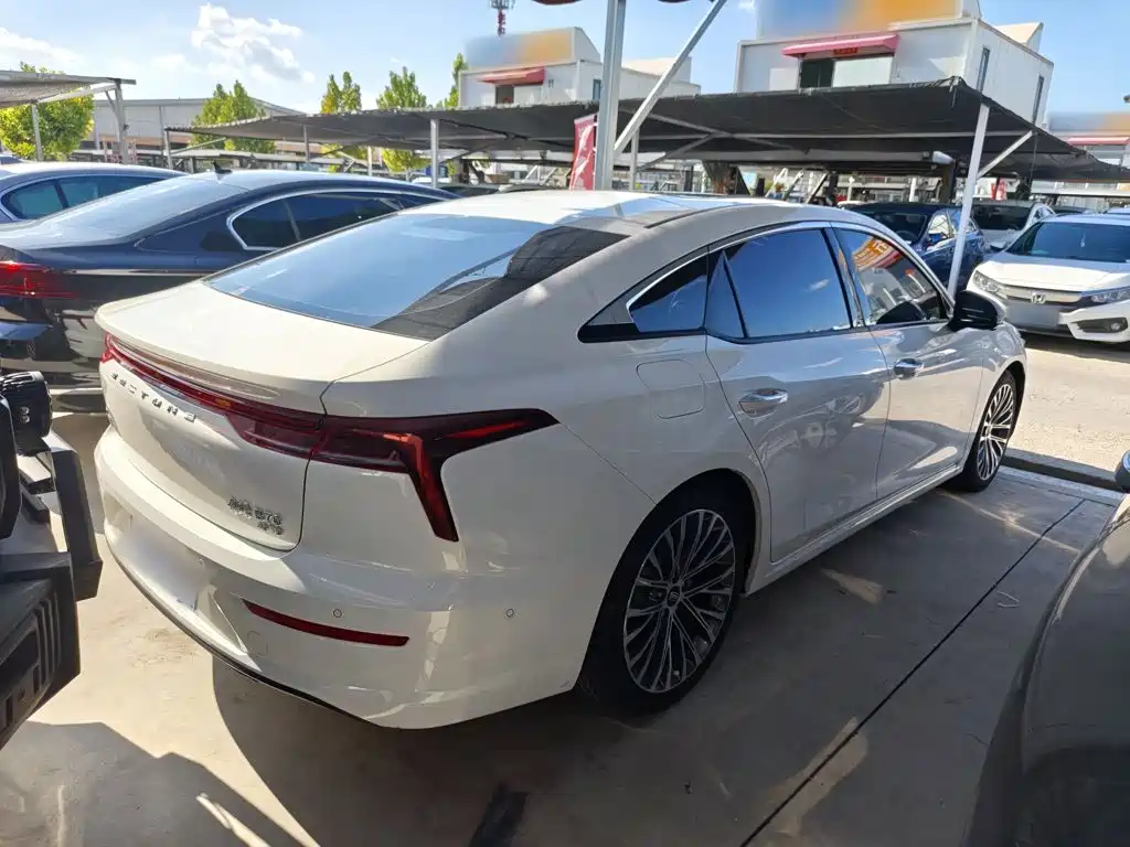 Фото 7 - Besturn B70