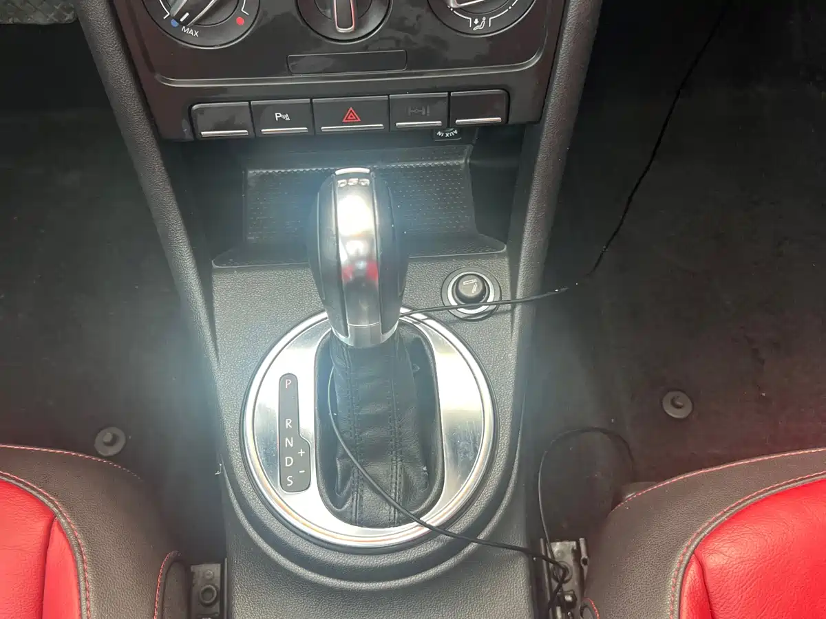Volkswagen Beetle 2013 1.4TSI Comfort фото 19