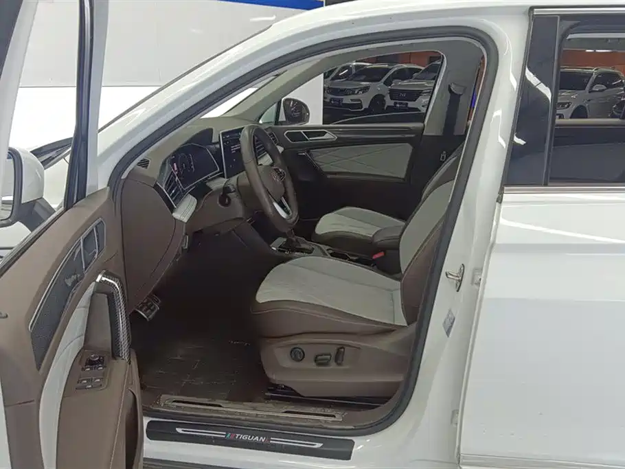 Volkswagen Tiguan L 2023 Facelift 330TSI Auto FWD R-Line Premium фото 9