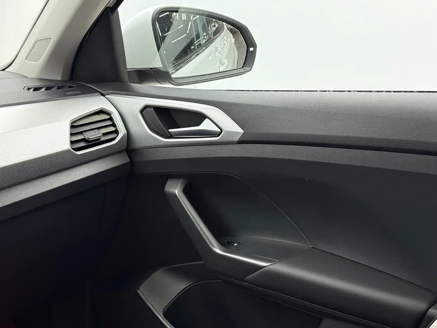 Volkswagen Tanying 2021 1.5L Automatic Smart Connect Edition фото 13