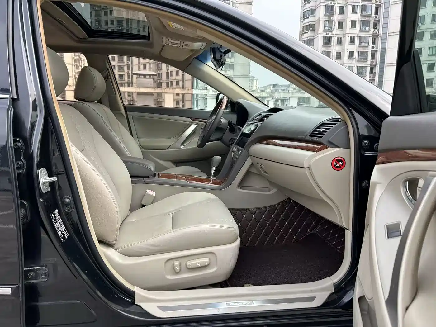 Toyota Camry 2013 200G Classic Luxury Edition фото 14